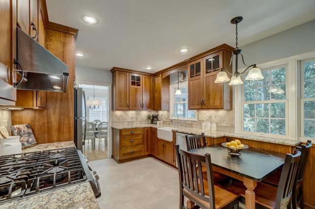 329 Stonebridge Boulevard, Saint Paul, MN 55105
