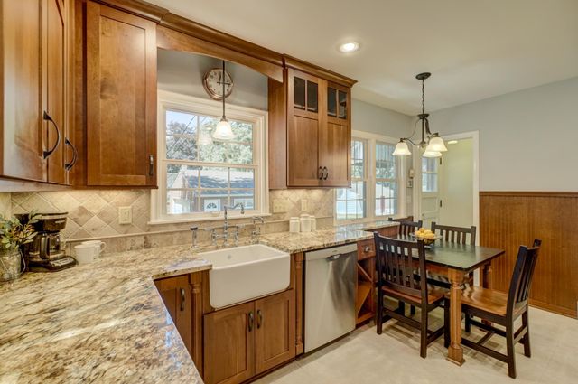 329 Stonebridge Boulevard, Saint Paul, MN 55105