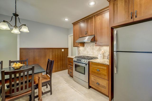 329 Stonebridge Boulevard, Saint Paul, MN 55105