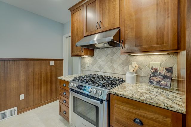 329 Stonebridge Boulevard, Saint Paul, MN 55105