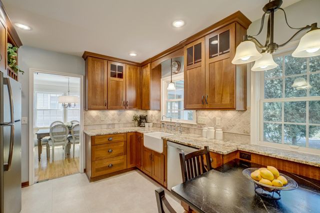 329 Stonebridge Boulevard, Saint Paul, MN 55105