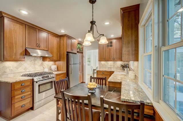 329 Stonebridge Boulevard, Saint Paul, MN 55105