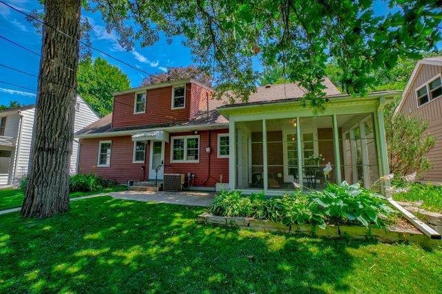 329 Stonebridge Boulevard, Saint Paul, MN 55105