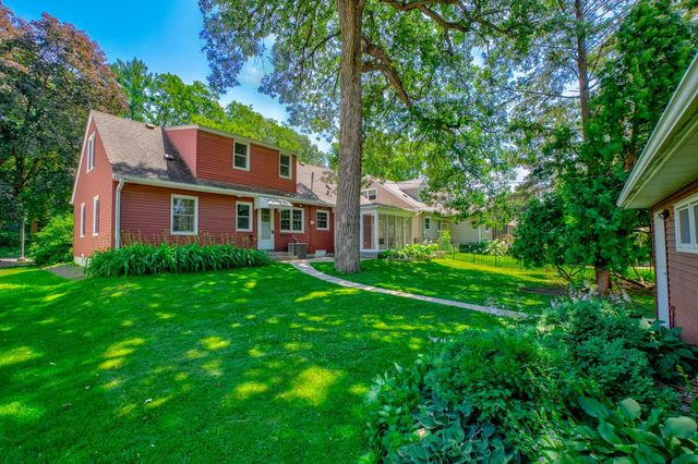 329 Stonebridge Boulevard, Saint Paul, MN 55105