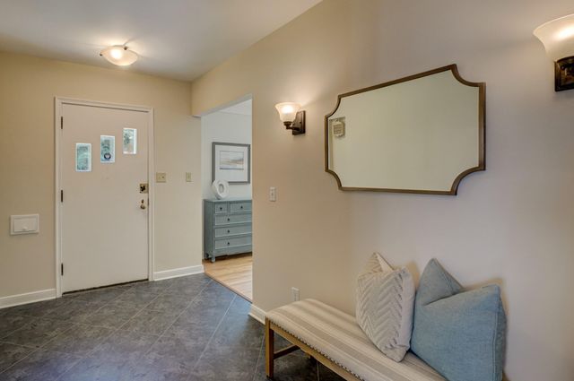 329 Stonebridge Boulevard, Saint Paul, MN 55105