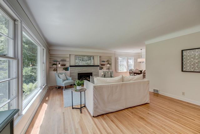 329 Stonebridge Boulevard, Saint Paul, MN 55105
