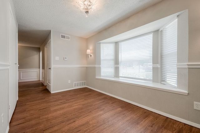 520 Pecan Acres Ct, Arlington, TX 76013