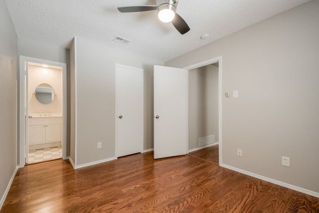 520 Pecan Acres Ct, Arlington, TX 76013