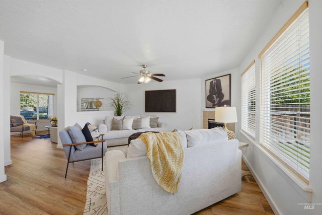 6506 S Warwickshire Ave, Boise, ID 83709