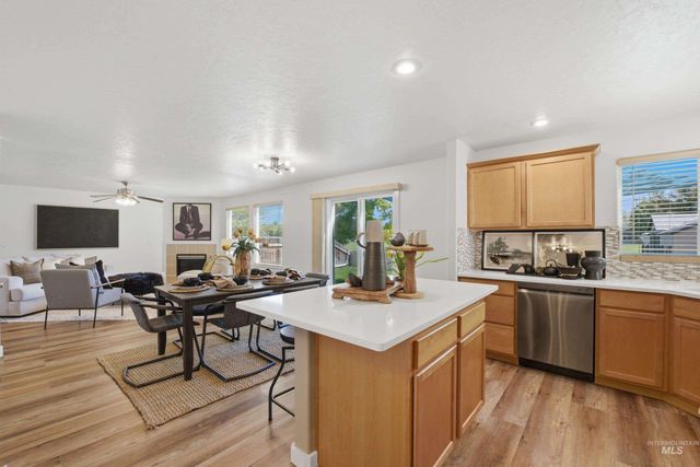 6506 S Warwickshire Ave, Boise, ID 83709
