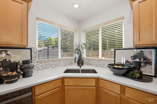 6506 S Warwickshire Ave, Boise, ID 83709