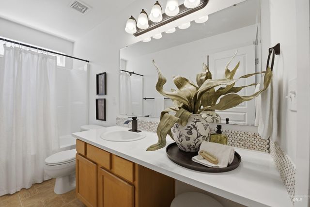 6506 S Warwickshire Ave, Boise, ID 83709