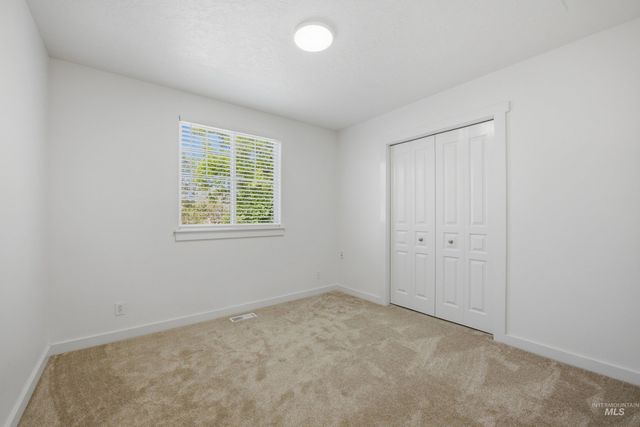 6506 S Warwickshire Ave, Boise, ID 83709
