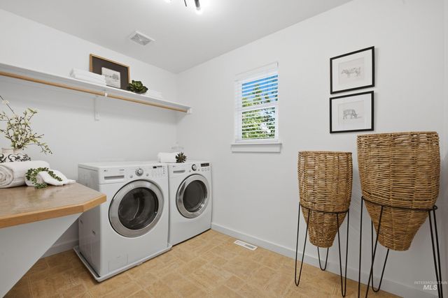 6506 S Warwickshire Ave, Boise, ID 83709