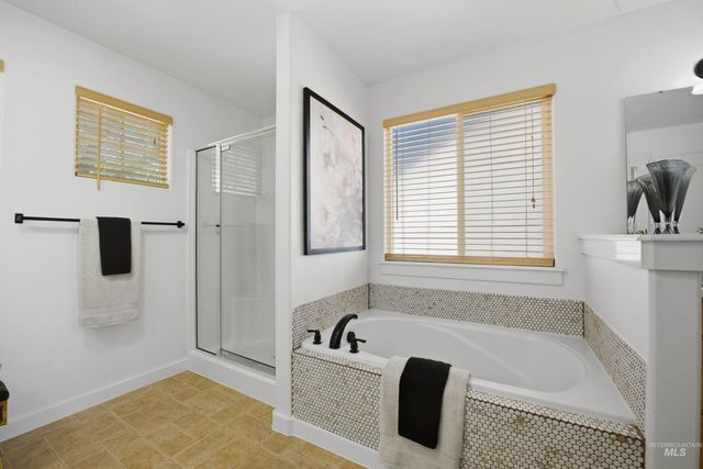 6506 S Warwickshire Ave, Boise, ID 83709