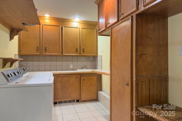 1360 Betsy Drive, Charlotte, NC 28211