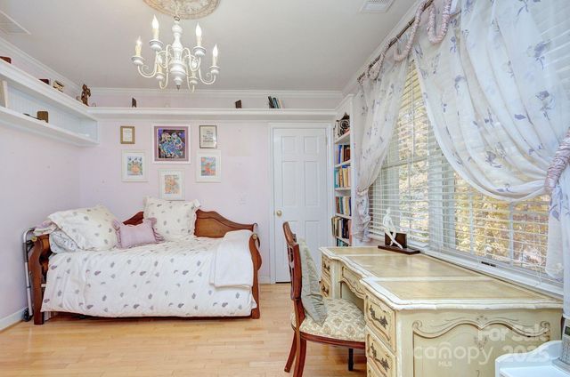 1360 Betsy Drive, Charlotte, NC 28211