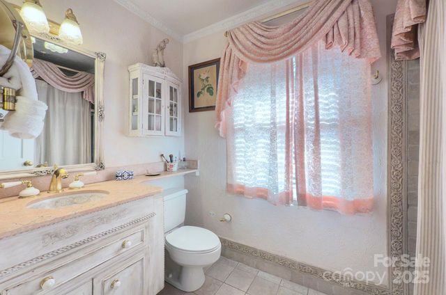 1360 Betsy Drive, Charlotte, NC 28211