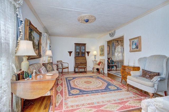 1360 Betsy Drive, Charlotte, NC 28211