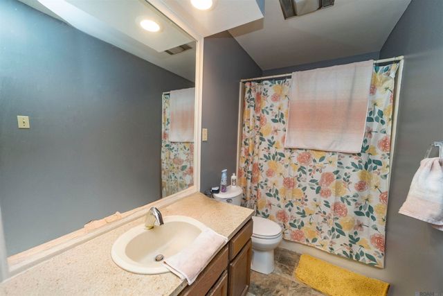 5648 Riverstone Dr, Baton Rouge, LA 70820