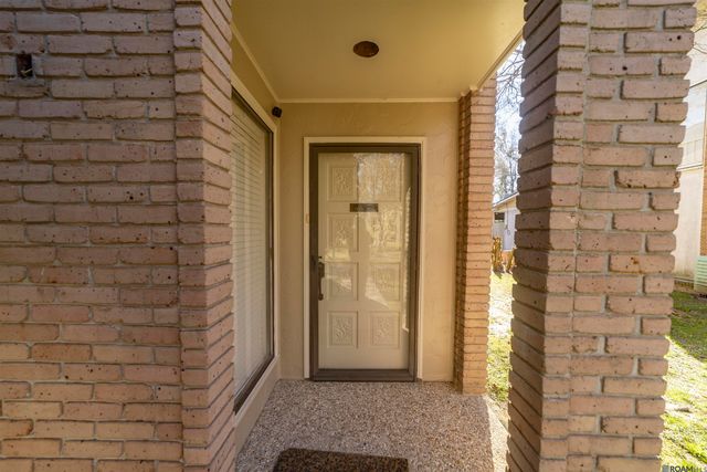 5648 Riverstone Dr, Baton Rouge, LA 70820