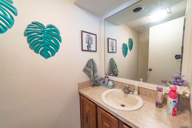 5648 Riverstone Dr, Baton Rouge, LA 70820