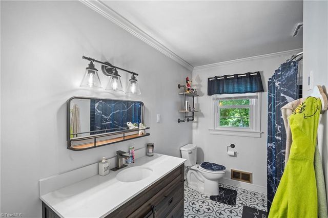 1271 Country Lane, Winston-salem, NC 27107