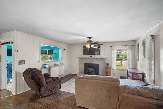 1271 Country Lane, Winston-salem, NC 27107