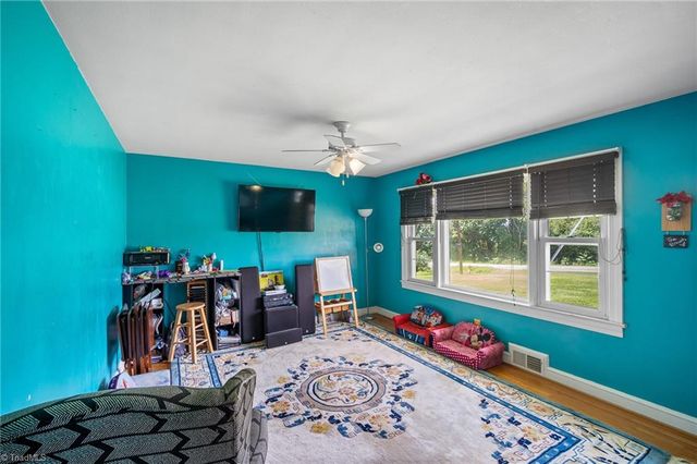 1271 Country Lane, Winston-salem, NC 27107