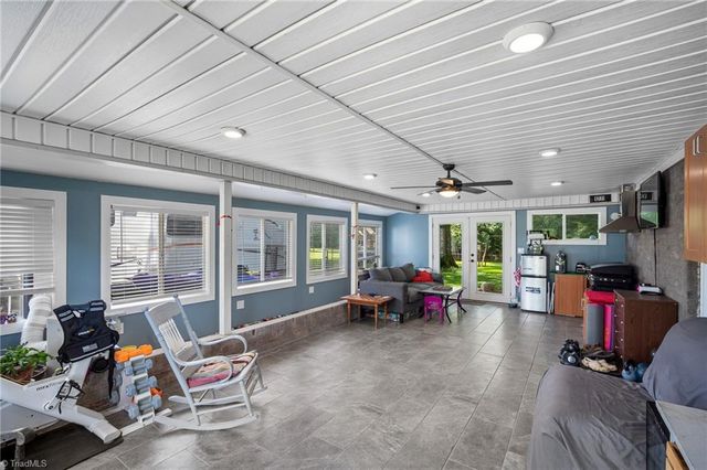 1271 Country Lane, Winston-salem, NC 27107