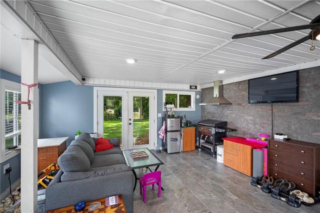 1271 Country Lane, Winston-salem, NC 27107