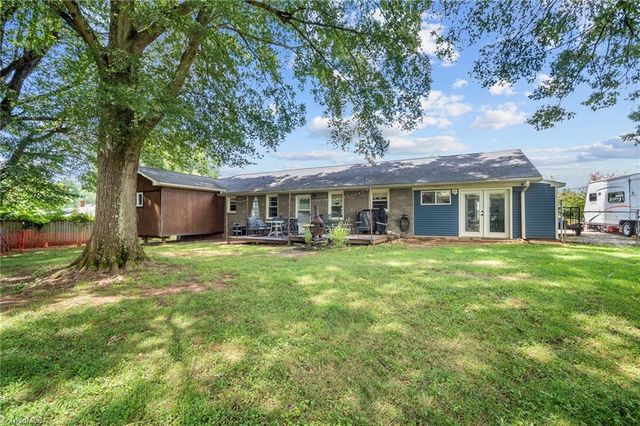 1271 Country Lane, Winston-salem, NC 27107