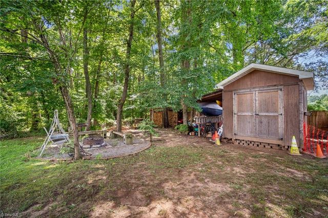 1271 Country Lane, Winston-salem, NC 27107
