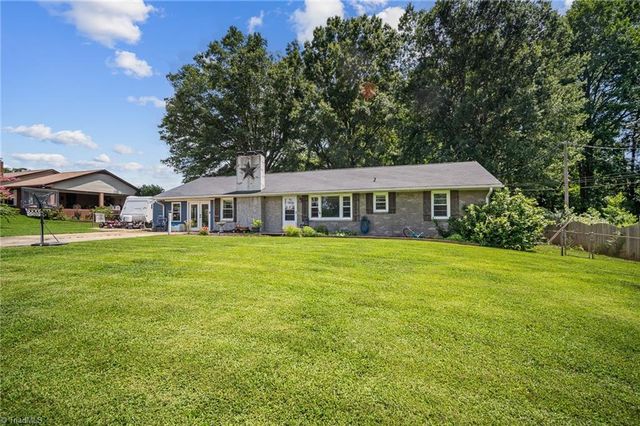 1271 Country Lane, Winston-salem, NC 27107