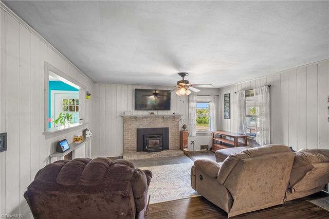 1271 Country Lane, Winston-salem, NC 27107