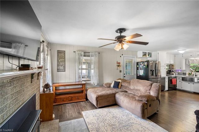 1271 Country Lane, Winston-salem, NC 27107