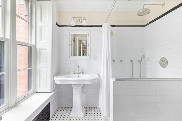 29 GARDEN Place, New York City, NY 11201