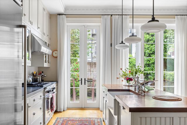 29 GARDEN Place, New York City, NY 11201