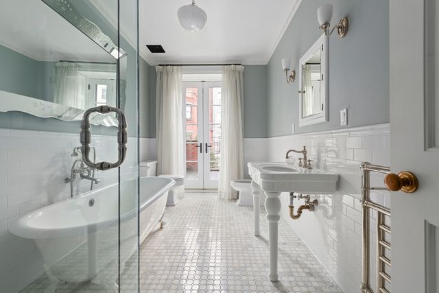 29 GARDEN Place, New York City, NY 11201