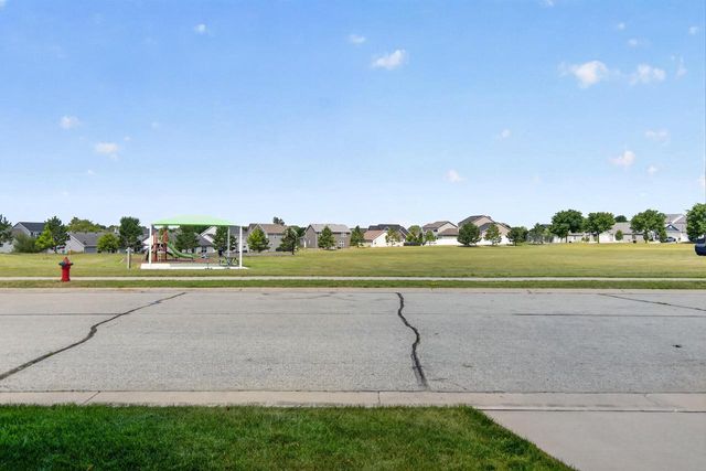545 Big Bend WAY, Hartford, WI 53027