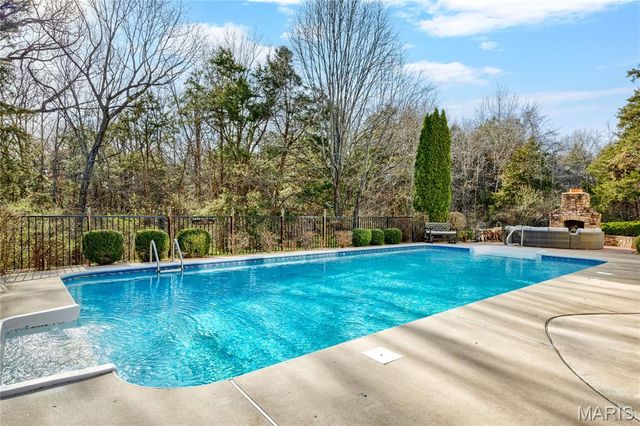 1199 August Lake Drive, Defiance, MO 63341