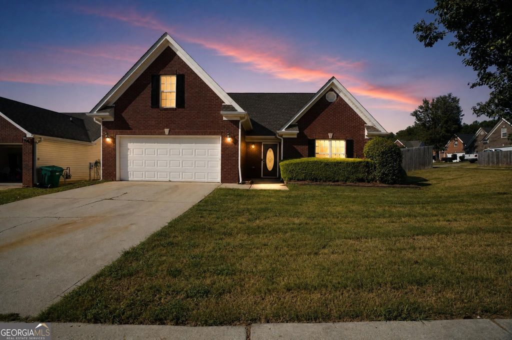1512 Queen Elizabeth Drive, Locust Grove, GA 30248 — photo 2