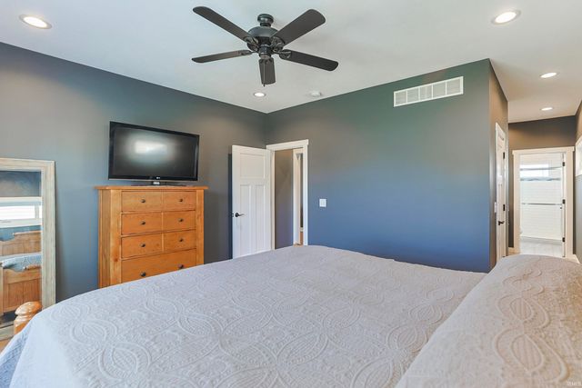 1124 Wellsley Court, Mishawaka, IN 46544