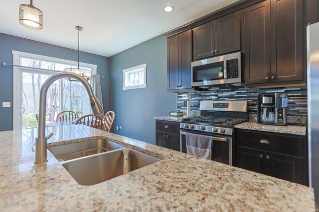 1124 Wellsley Court, Mishawaka, IN 46544