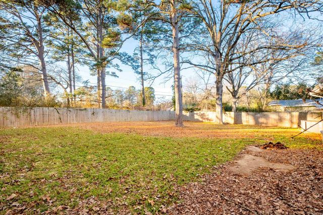 15 Berkshire Drive, Little Rock, AR 72204