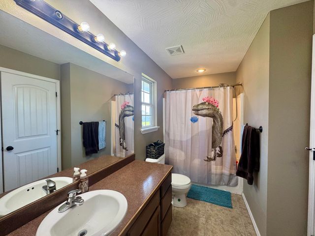 206 Spruce Avenue, Clever, MO 65631