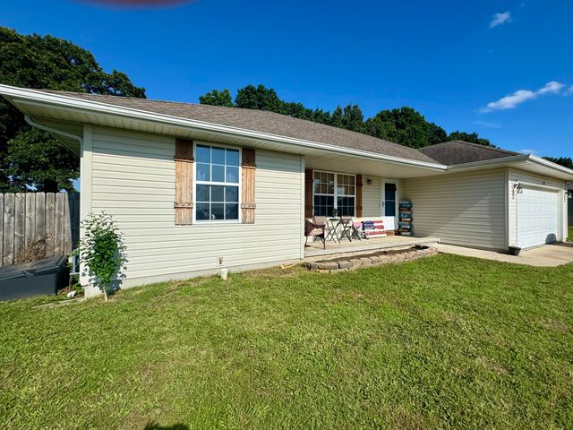 206 Spruce Avenue, Clever, MO 65631