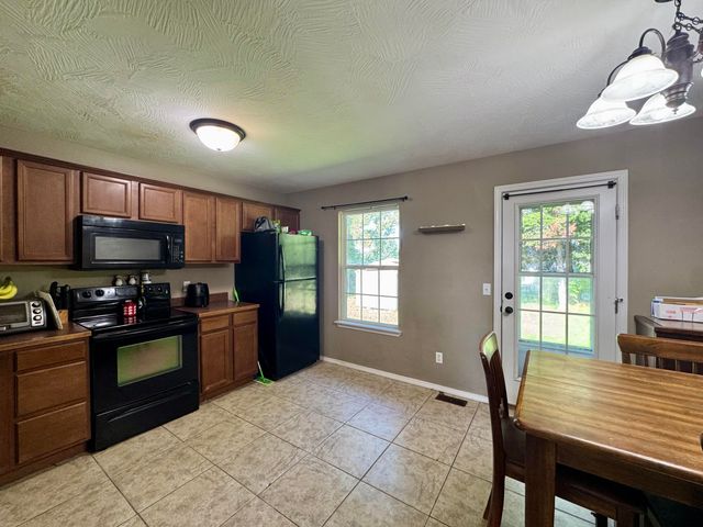 206 Spruce Avenue, Clever, MO 65631