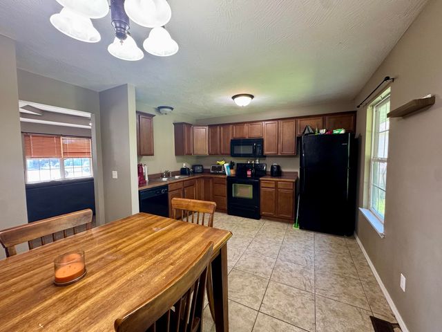 206 Spruce Avenue, Clever, MO 65631