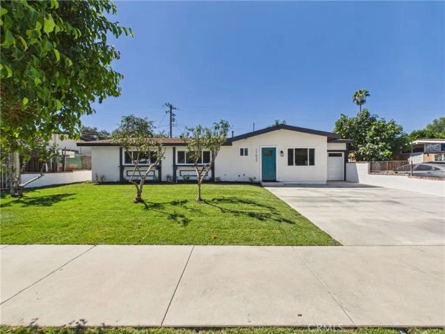 17632 E Woodcroft, Azusa, CA 91702